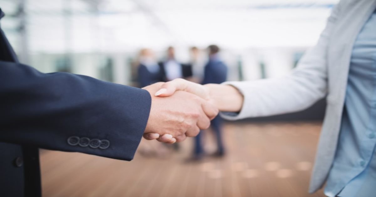 businesspeople-shaking-hands_107420-84876-2.jpg